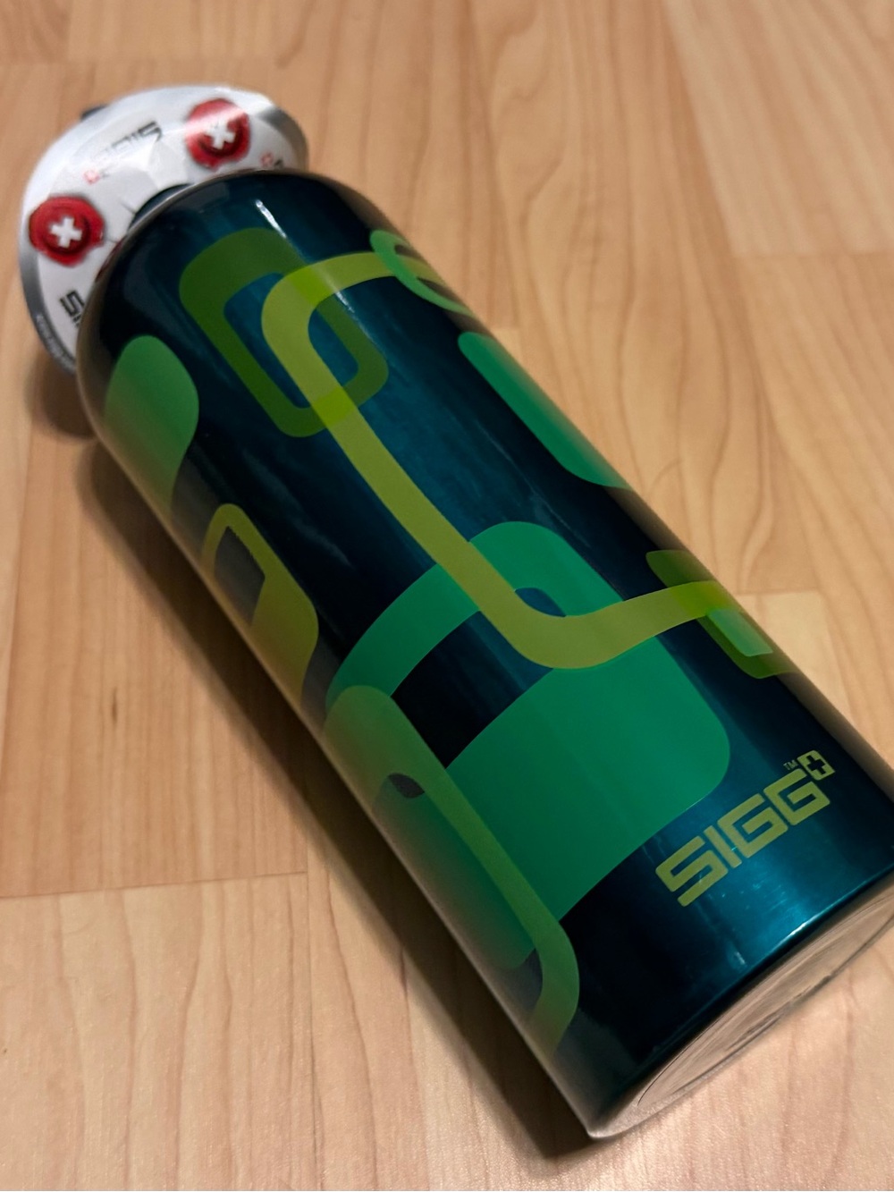 SIGG Switzerland Frames Green 1.0 Liter Water Bottle BRAND NEW NWT